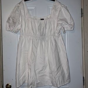 NWT PrettyLittleThing White square neck ruched bust poplin with puff sleeves